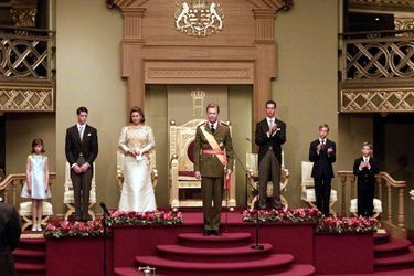 La princesse Alexandra de Luxembourg, avec ses parents et ses frères, le 7 octobre 2000, jour d'intronisation de son père comme grand-duc du Luxembourg