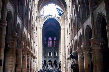 Une vue de l'intérieur de Notre-Dame après l'incendie. 