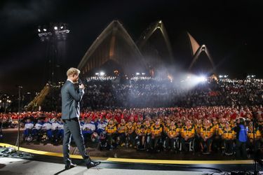 Le prince Harry devant l'Opéra de Sydney, lors de la soirée des Invictus Games, le 20 octobre 2018