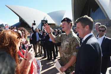 Le prince Harry devant l'Opéra de Sydney, le 7 mai 2015