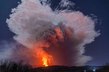Pendant une récente éruption de l'Etna.