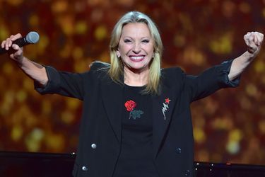 Veronique Sanson Remise De Son Cancer Elle Retrouve Son Public