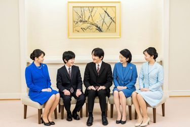 Portrait pour la nouvelle année du prince héritier du Japon Fumihito d'Akishino, des princesses Kiko, Mako et Kako et du prince Hisahito. Photo réalisée à leur domicile à Tokyo, le 5 décembre 2020 et diffusée le 1er janvier 2021