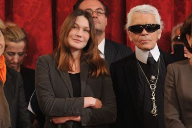 Carla Bruni-Sarkozy et Karl Lagerfeld au Palais de l'Elysée à Paris, le 14 mars 2012