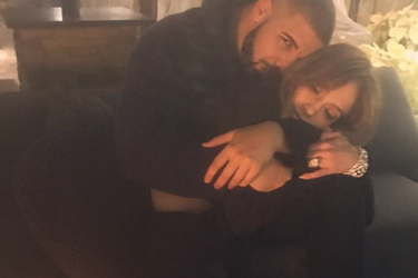Drake et Jennifer Lopez sur une photo publiée en décembre 2016 sur le compte Instagram de la chanteuse. Les chanteurs se sont brièvement fréquentés entre cette période et début 2017.