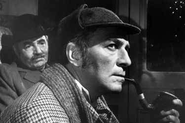 Christopher Plummer en Sherlock Holmes dans "Meurtre par décret" en 1979.
