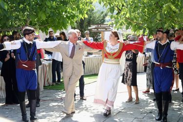 Le prince Charles dansant le sirtaki en Crête, le 11 mai 2018