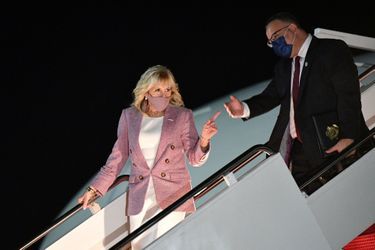 Jill Biden et Miguel Cardona de retour à la base aérienne Andrews, le 3 mars 2021.