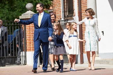 La reine Letizia et le roi Felipe VI avec Leonor et Sofia à la communion de Leonor à Madrid, le 20 mai 2015