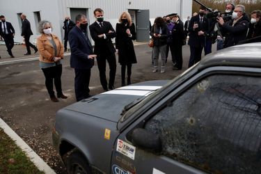 Michel Catalano a laissé intacte, sur le parking de son entreprise, une voiture criblée de balles qu'il veut donner au futur musée des victimes du terrorisme.
