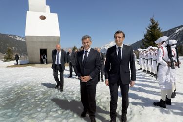 Nicolas Sarkozy et Emmanuel Macron sur le plateau des Glières, dimanche.