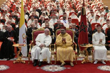 La pape François et Mohammed VI à l'Institut des imams de Rabat le 30 mars.