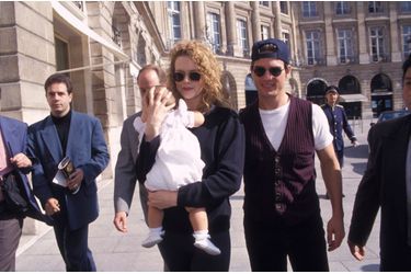 Nicole Kidman et Tom Cruise et leur fille Isabella à Paris en septembre 1993.