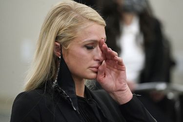 Paris Hilton évoque les abus qu&#039;elle a subis dans un pensionnat de l&#039;Utah lorsqu&#039;elle était adolescente lors d&#039;une audition au Capitole de l&#039;État de l&#039;Utah le 8 février 2021