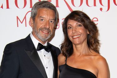 Nathalie et Michel Cymes au gala de la Croix Rouge à Monaco en juillet 2018. 