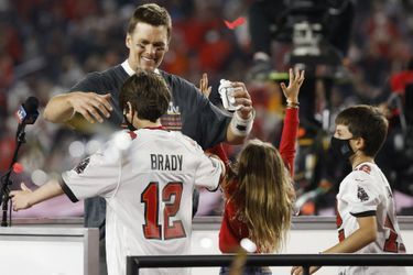 Tom Brady et ses enfants après sa victoire et celle des Buccaneers de Tampa Bay au Super Bowl le 7 février 2021