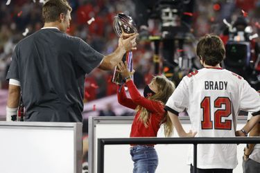 Tom Brady et ses enfants après sa victoire et celle des Buccaneers de Tampa Bay au Super Bowl le 7 février 2021