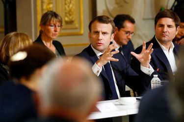 Emmanuel Macron débat avec des intellectuels à l'Elysée, le 18 mars.