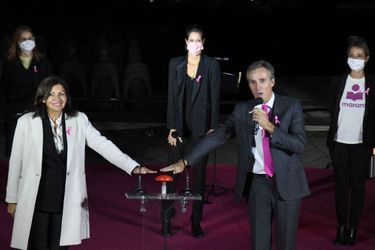 Anne Hidalgo, jeudi lors du lancement d&#039;Octobre Rose avec l&#039;illumination en rose de la Tour Eiffel. 