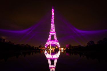 La Tour Eiffel, en rose pour le lancement de la campagne d&#039;Octobre rose. 