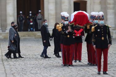 Emmanuel Macron a salué jeudi la mémoire de l'ancien résistant Daniel Cordier, "un Français libre, amoureux d'une France sans chaînes", à l'occasion d'un hommage national six jours après son décès à l'âge de 100 ans.