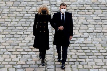 Emmanuel Macron a salué jeudi la mémoire de l'ancien résistant Daniel Cordier, "un Français libre, amoureux d'une France sans chaînes", à l'occasion d'un hommage national six jours après son décès à l'âge de 100 ans.