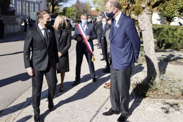Emmanuel et Brigitte Macron avec Yves de Gaulle.