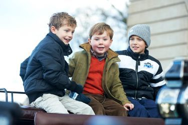 Le prince Christian de Danemark avec ses cousins les princes Felix et Nikolai, le 7 novembre 2010