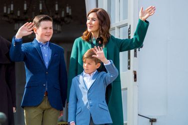 Le prince Christian de Danemark avec sa mère la princesse Mary et son petit frère le prince Vincent, le 16 avril 2019