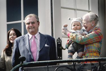 Le prince Christian de Danemark avec ses grands-parents la reine Margrethe II et le prince Henrik et sa mère la princesse Mary, le 16 avril 2006