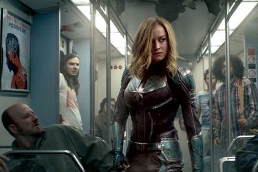 Captain Marvel ne passe inaperçue dans le métro. 
