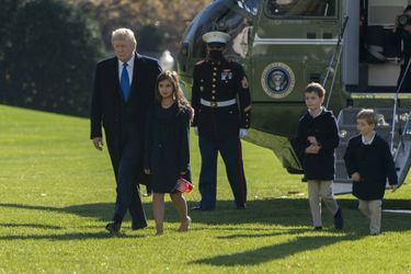Donald Trump de retour à la Maison-Blanche avec ses trois petits-enfants Arabella, Joseph et Theodore, le 29 novembre 2020.