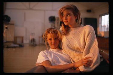 « Eva et Paulina sont tchèques. Elles ont dix-sept ans et une même envie : devenir mannequin à Paris.» - Paris Match n°2117, 21 décembre 1989