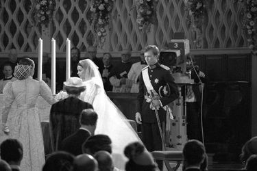 Le prince héritier Henri de Luxembourg et Maria Teresa Mestre dans la cathédrale de Luxembourg le 14 février 1981, jour de leur mariage