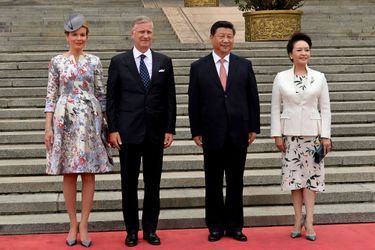 Le roi des Belges Philippe et la reine Mathilde avec le couple présidentiel chinois à Pékin, le 22 juin 2015