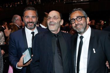  Jean-Pierre Bacri entre les réalisateurs Olivier Nakache et Eric Toledano, aux César, pour «Le Sens de la fête» en 2018.