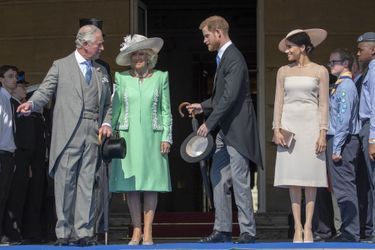 Harry et Meghan avec le prince Charles et Camilla la duchesse de Cornouailles lors d&#039;une garden party pour les 70 ans du prince Charles au palais de Buckingham à Londres le 22 mai 2018