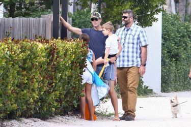 Jared Kushner et ses enfants à la plage à Miami, le 20 février 2021.