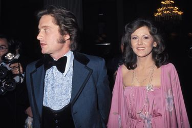 Michael Douglas et sa compagne d'alors, l'actrice Brenda Vaccaro, dans les années 1970