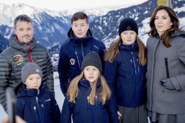 Le prince Vincent et la princesse Josephine de Danemark avec leurs parents, leur frère et leur soeur, à Verbier en Suisse le 6 janvier 2020
