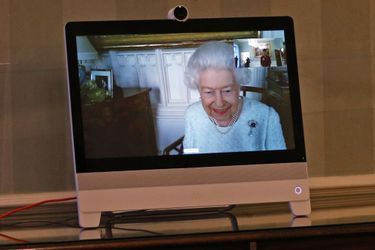 La reine Elizabeth II reçoit virtuellement à Buckingham Palace l&#039;ambassadrice de Géorgie depuis son château de Windsor, le 4 décembre 2020