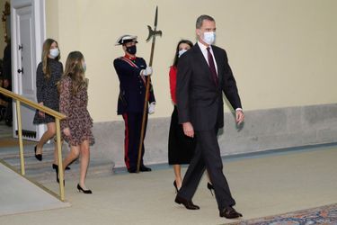 Le roi Felipe VI d'Espagne, la reine Letizia et les princesses Leonor et Sofia à Madrid, le 11 décembre 2020