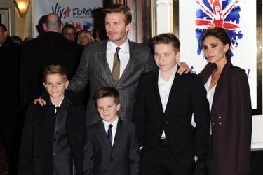 Romeo, Cruz et Brooklyn Beckham avec leurs parents David et Victoria Beckham en décembre 2012