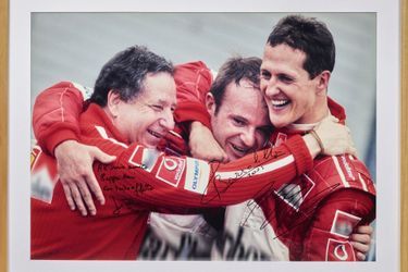 « En premier lieu, je retiendrai cette photo (lot 62) regroupant Jean Todt, Rubens Barrichello et Michael Schumacher signée des trois. Elle date de 2002 et témoigne du triple triomphe : Ferrari en constructeur, Schumacher en pilote et Barrichello, second au classement général. Ferrari tutoyait les étoiles à l’époque, et cette belle image dit tout. » Estimation : 1 000-1 500 €.