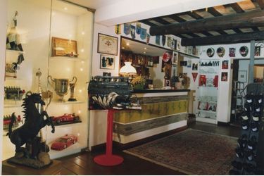 L’auberge Il Cavallino et ses murs tapissés de trésors estampillés Ferrari. 