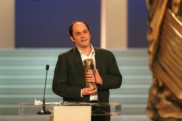 Jean-Pierre Bacri reçoit le César du meilleur acteur dans un second rôle pour «On connait la chanson» en 1998.