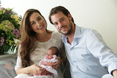 La princesse Claire avec son époux le prince Félix de Luxembourg et leur fille la princesse Amalia, le 16 avril 2014