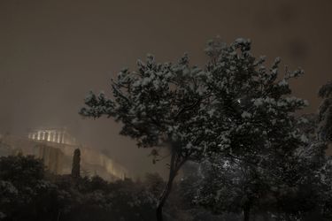 L'Acropole d'Athènes sous la neige.