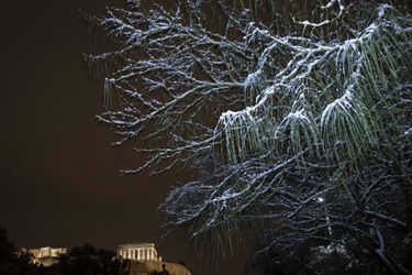 L'Acropole d'Athènes sous la neige.