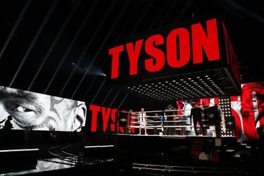 Mike Tyson a réussi son retour sur le ring à 54 ans, malgré un nul concédé contre Roy Jones Jr, 51 ans, samedi à Los Angeles.